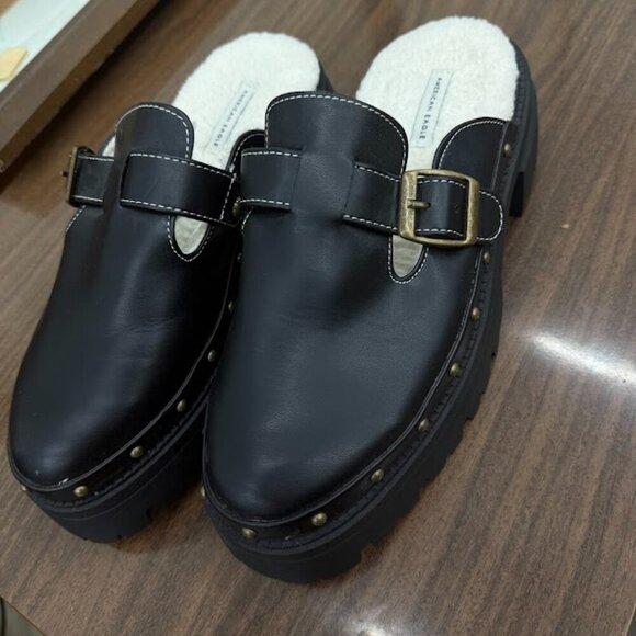 American Eagle Black Sherpa Lined Studded Clogs - Picture 2 of 8